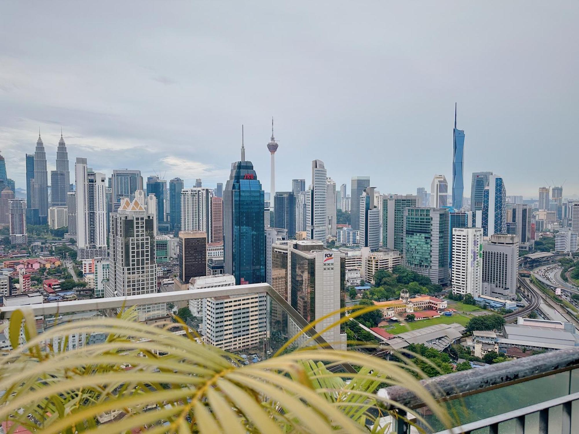Modern Bauhaus Studio At Regalia Klcc Infinity Pool Kuala Lumpur Exterior foto